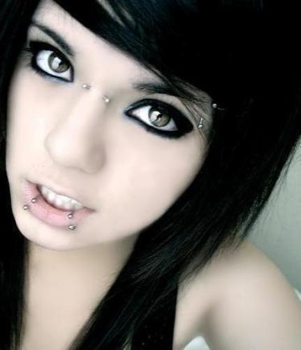 Emo piercing